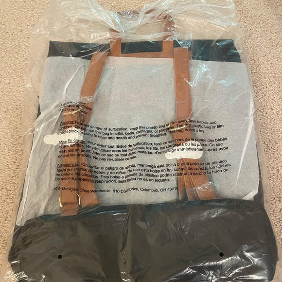 NEW! DSW backpack! - Picture 2 of 3